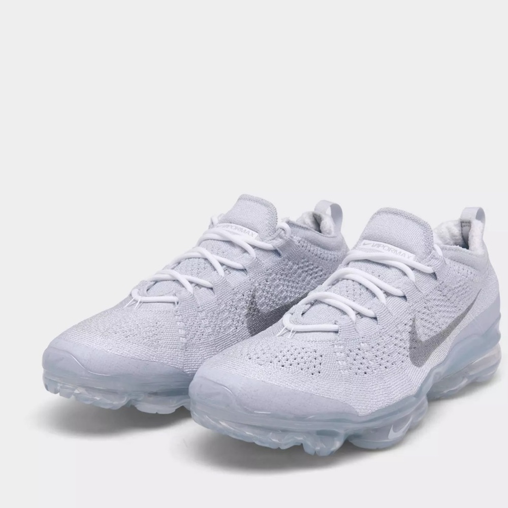 🆕 Nike Air VaporMax Flyknit Sneakers - Size 8